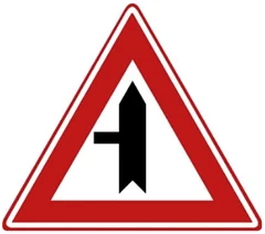 Señal B4: Cruce con prioridad, vía lateral a la izquierda
