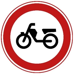 Señal C13: Cerrado para ciclomotores, snorfietsen y vehículos para personas con discapacidad con el motor en marcha