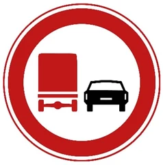 Señal F3: Prohibido a los camiones adelantar a vehículos de motor